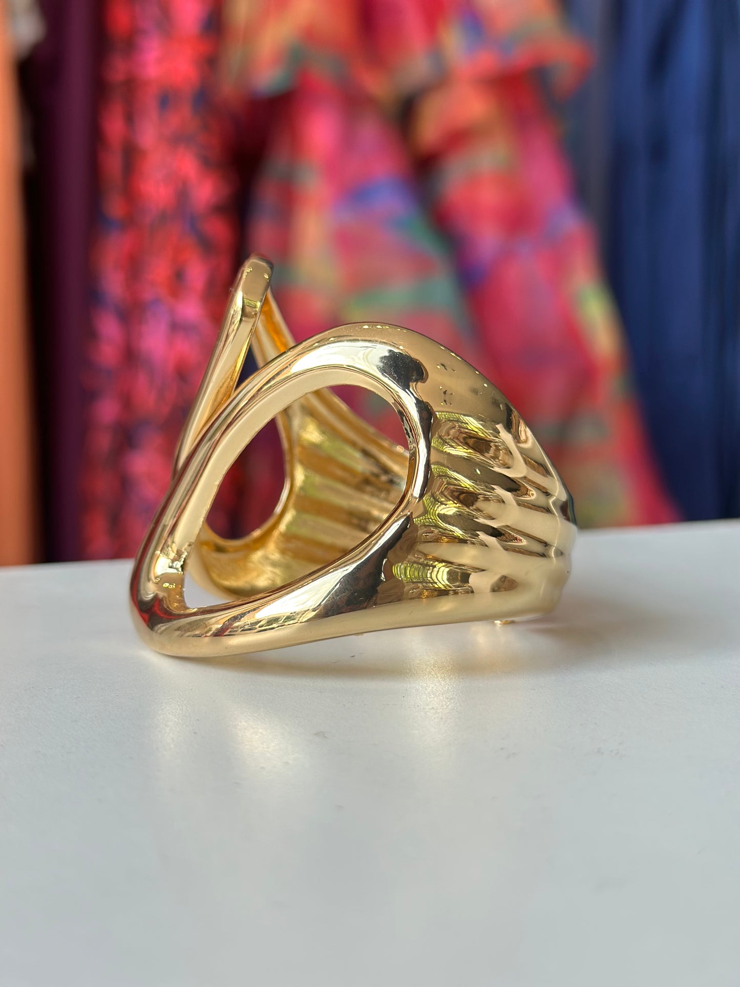 Brazalete asimétrico