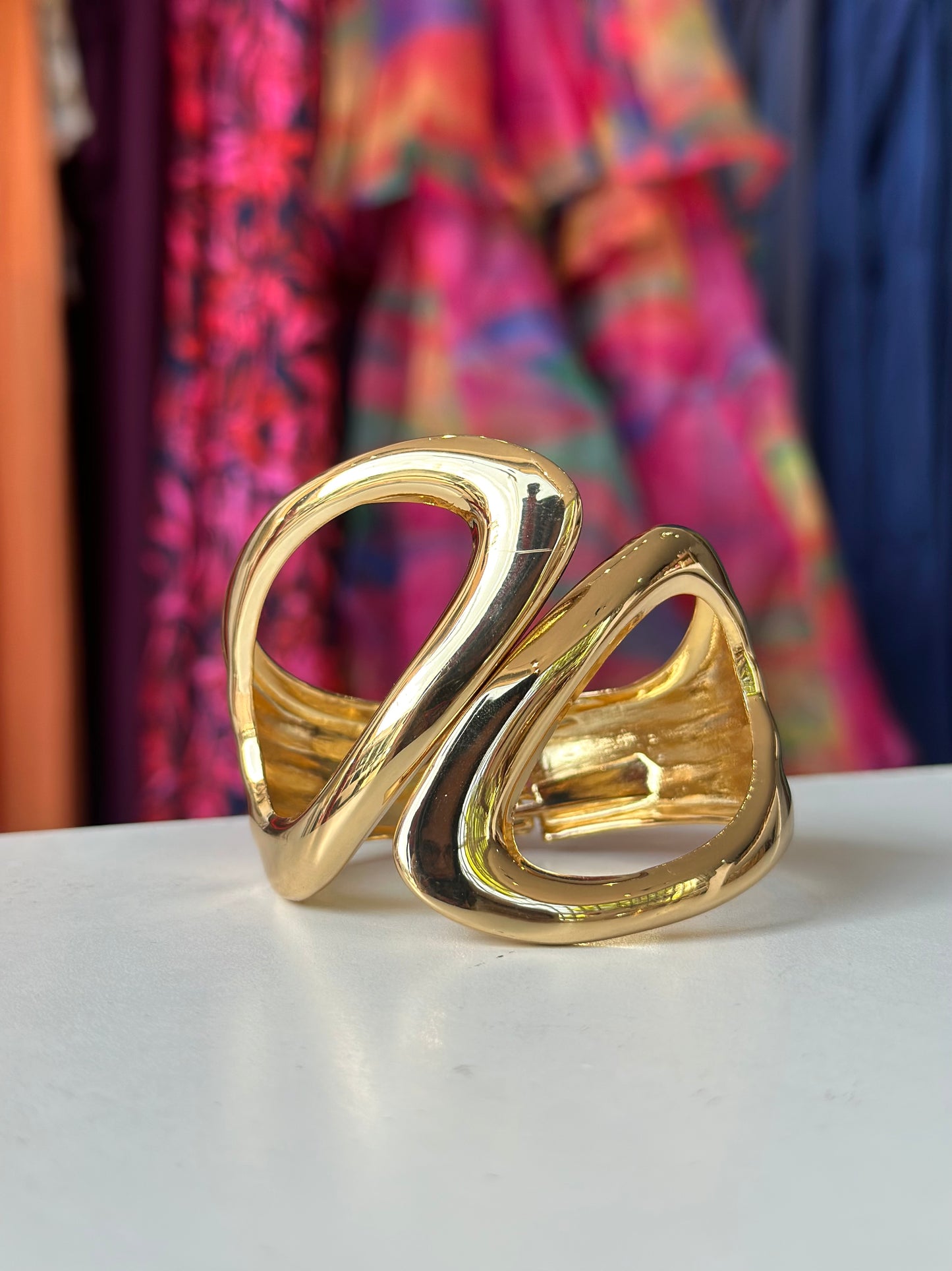 Brazalete asimétrico